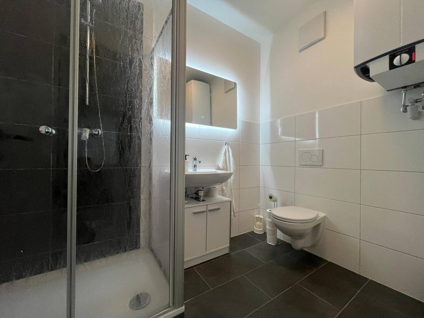 Simplex Apartments Am Ettlinger Tor Spacious คาร์ลสรูเฮอ ภายนอก รูปภาพ